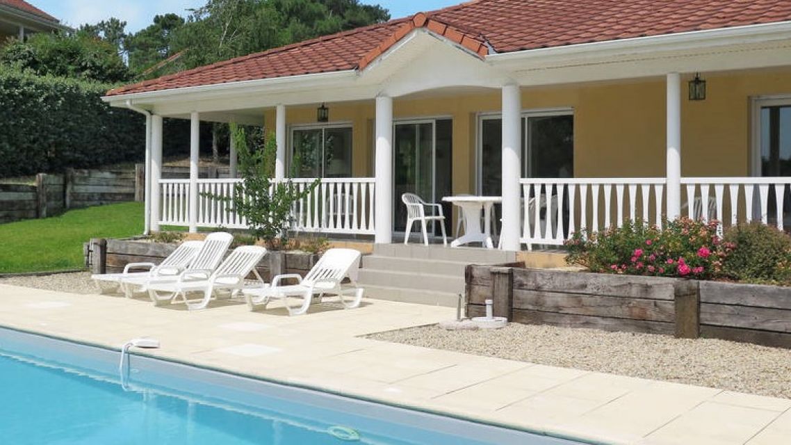 Aquitaine-Ferienhaus-Pool
