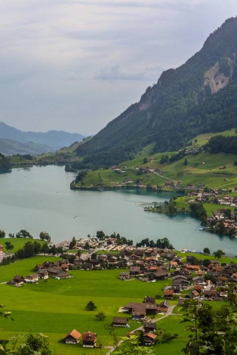 Tessin-Berglandschaft-See
