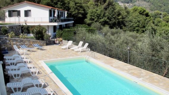 Ligurien-Ferienhaus-Pool