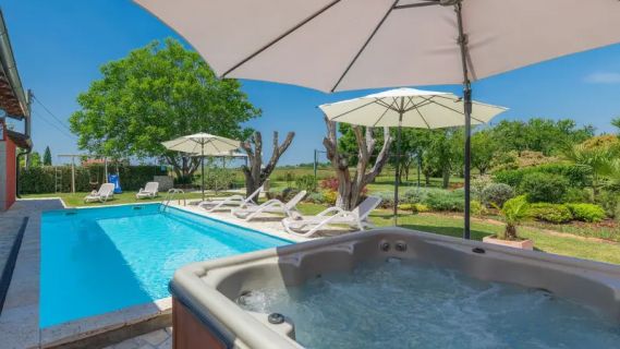Kroatien-Villa-Pool-Meernahe